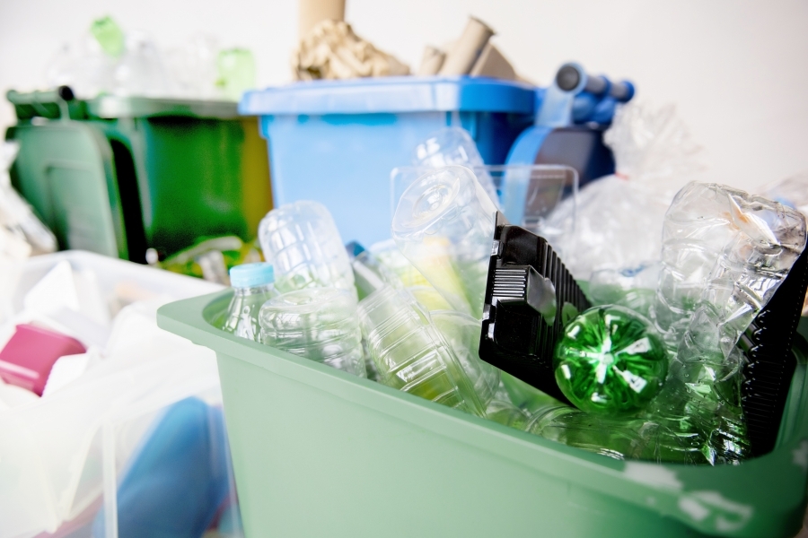Los sectores de consumo piden al Gobierno aplazar un año el impuesto al plástico